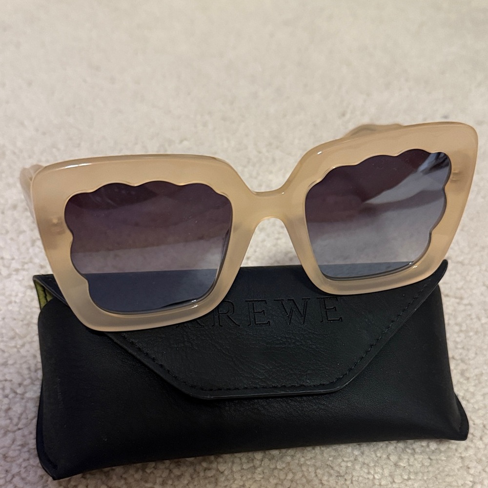 Krewe Elizabeth Scalloped Sunglasses in Iridescent Blonde with Mirrored Lenses